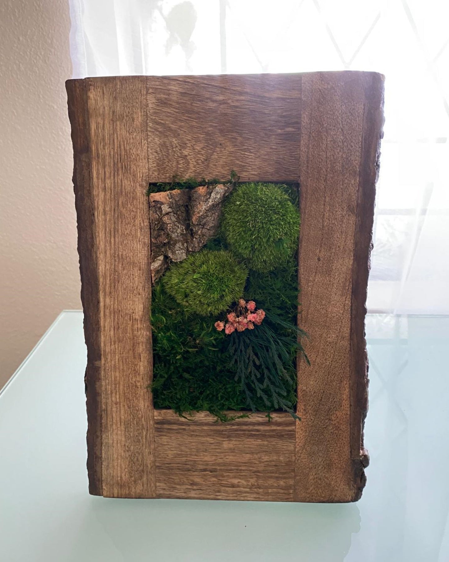 Table Frame Moss Wall